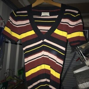 UO Ellis V-Neck Short Sleeve Sweater